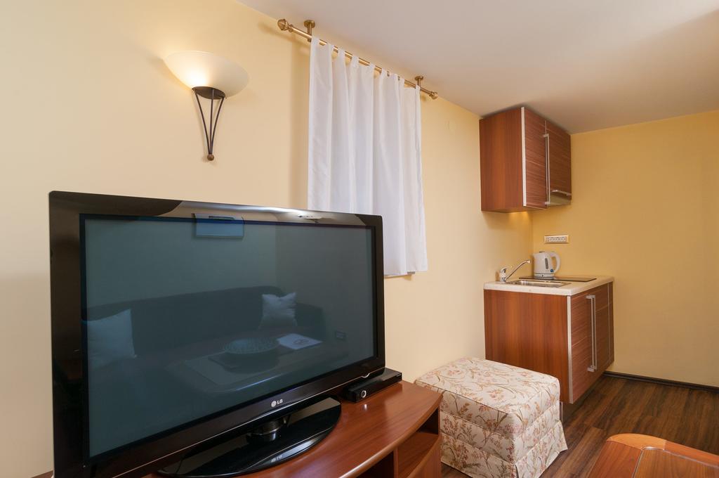 Apartments Larsen Omiš Exterior foto
