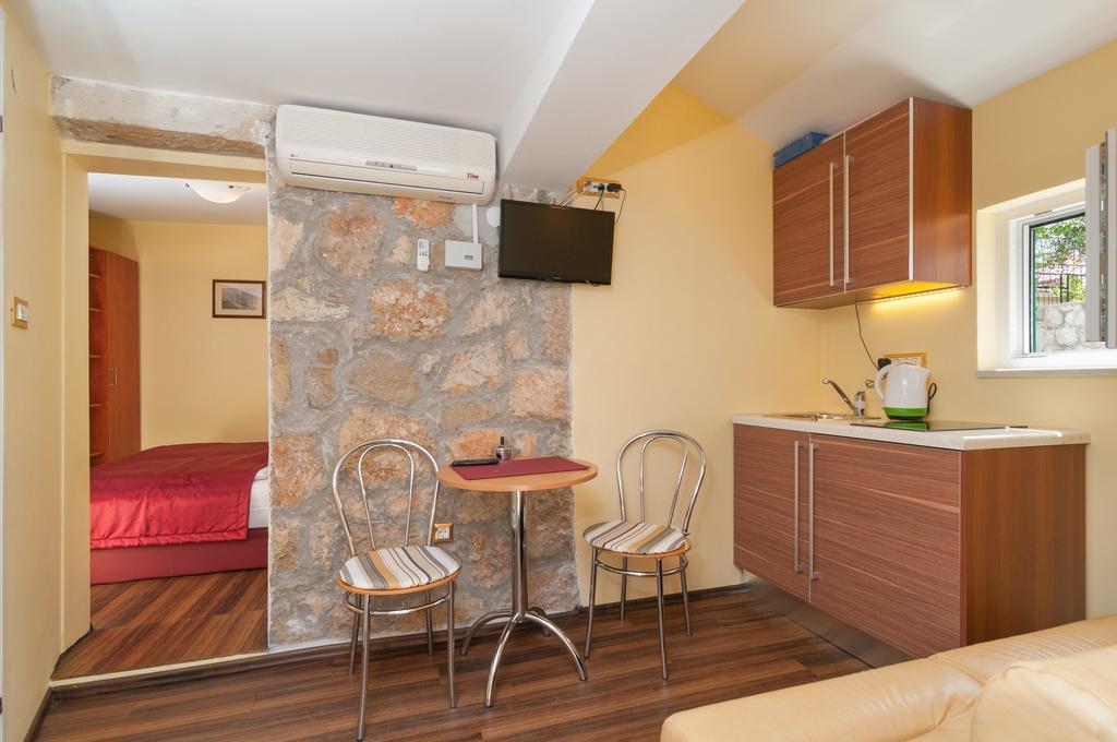 Apartments Larsen Omiš Exterior foto