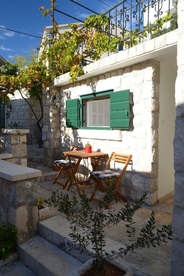Apartments Larsen Omiš Exterior foto